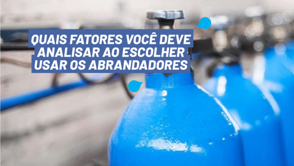 Quais fatores você deve analisar ao escolher usar os abrandadores